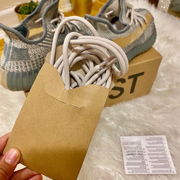 Yeezy Boost - Picture 1 of 11